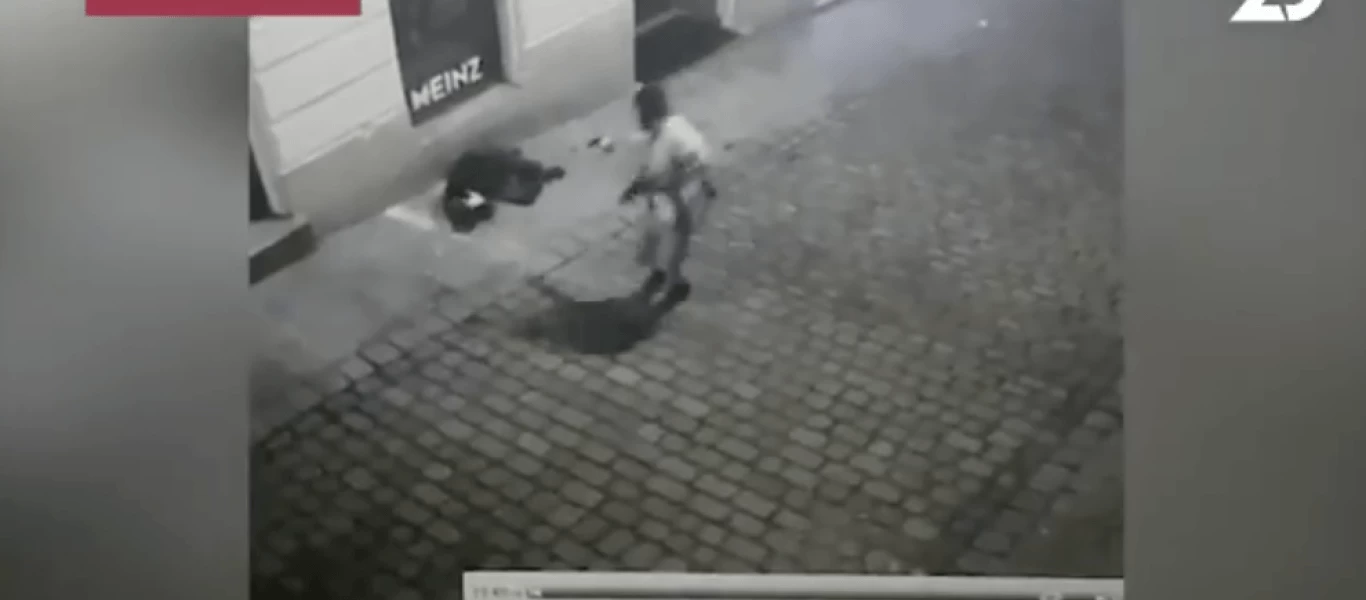 Βίντεο-σοκ: Η στιγμή όπου ισλαμιστής τρομοκράτης στη Βιέννη εκτελεί αθώο περαστικό